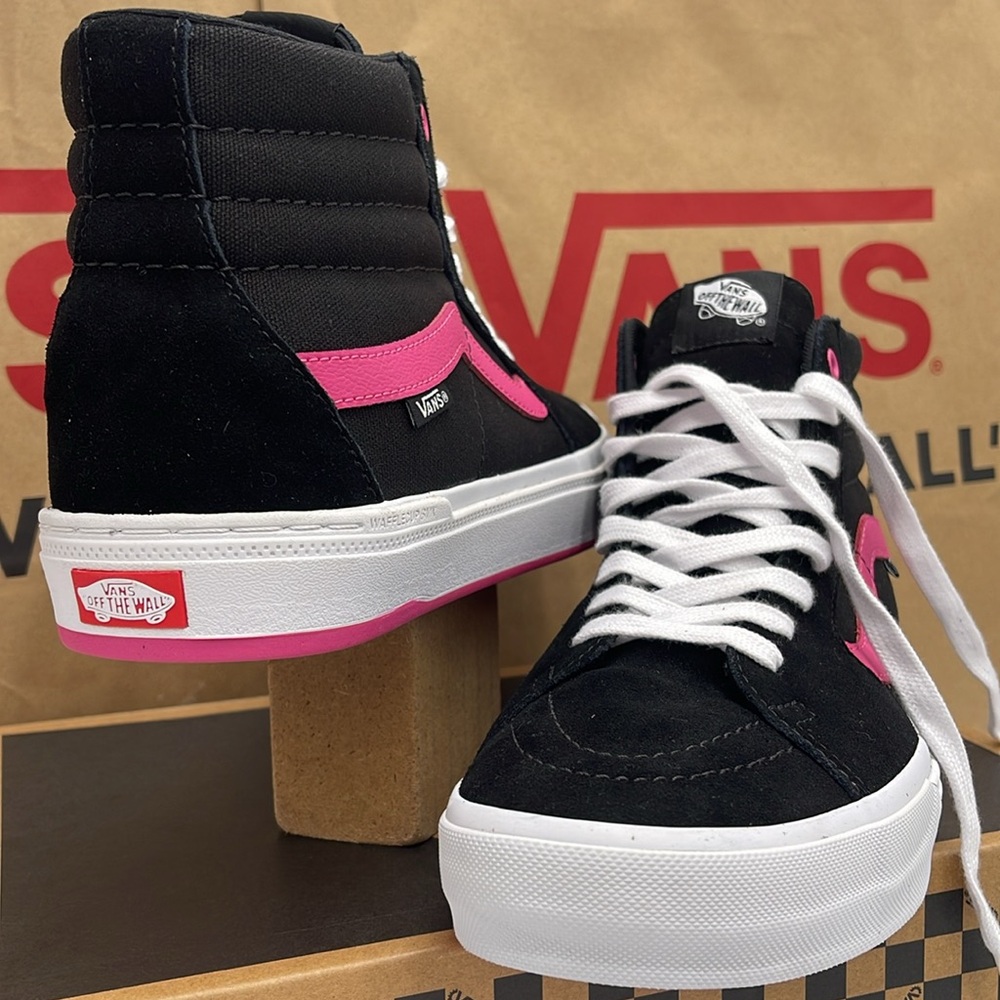 Vans Men’s Bmx Sk8-Hi Black/Magenta
VN0005V0KMN Sneakers - Picture 9 of 16